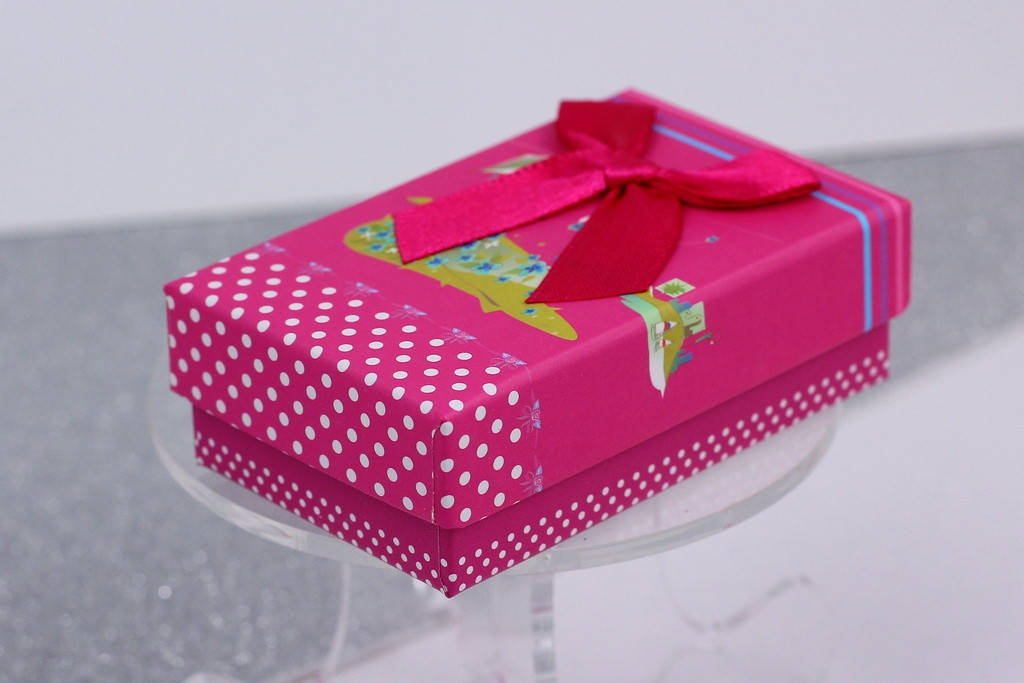 

Подарочная коробочка розовая в горошину для набора прямоугольная р 8см на 5см высота 2,5 см, Розовый