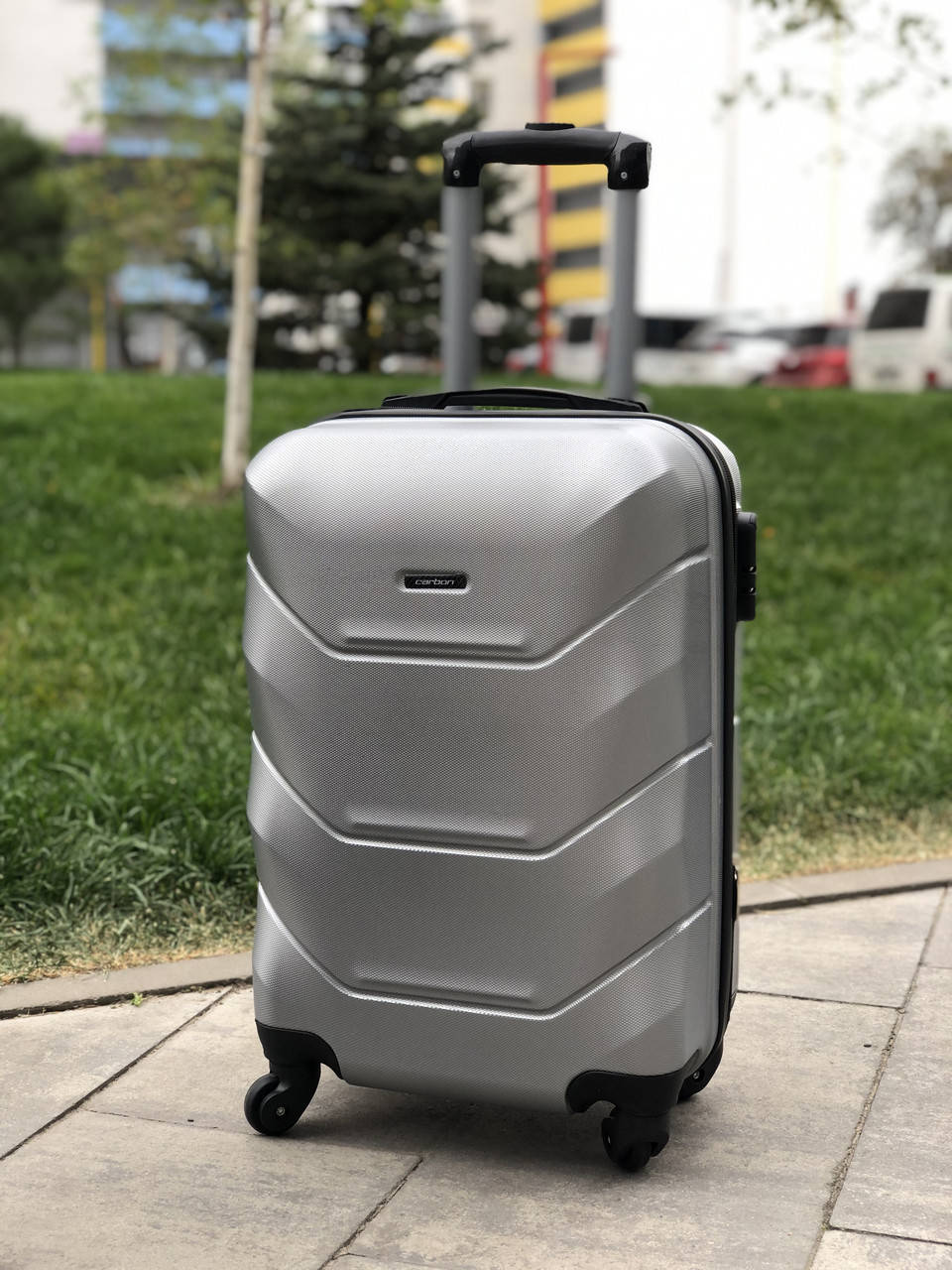 

Чемодан на колесах Carbon 147 маленький (S) Серебряный