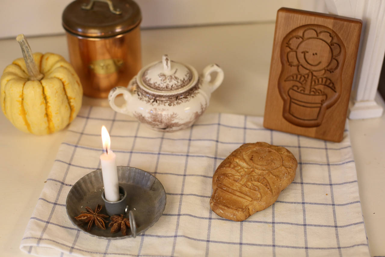 

Пряничная доска деревянная Танцующий цветочек.Форма для формирования пряников размер 14*10*2см, Бежевый