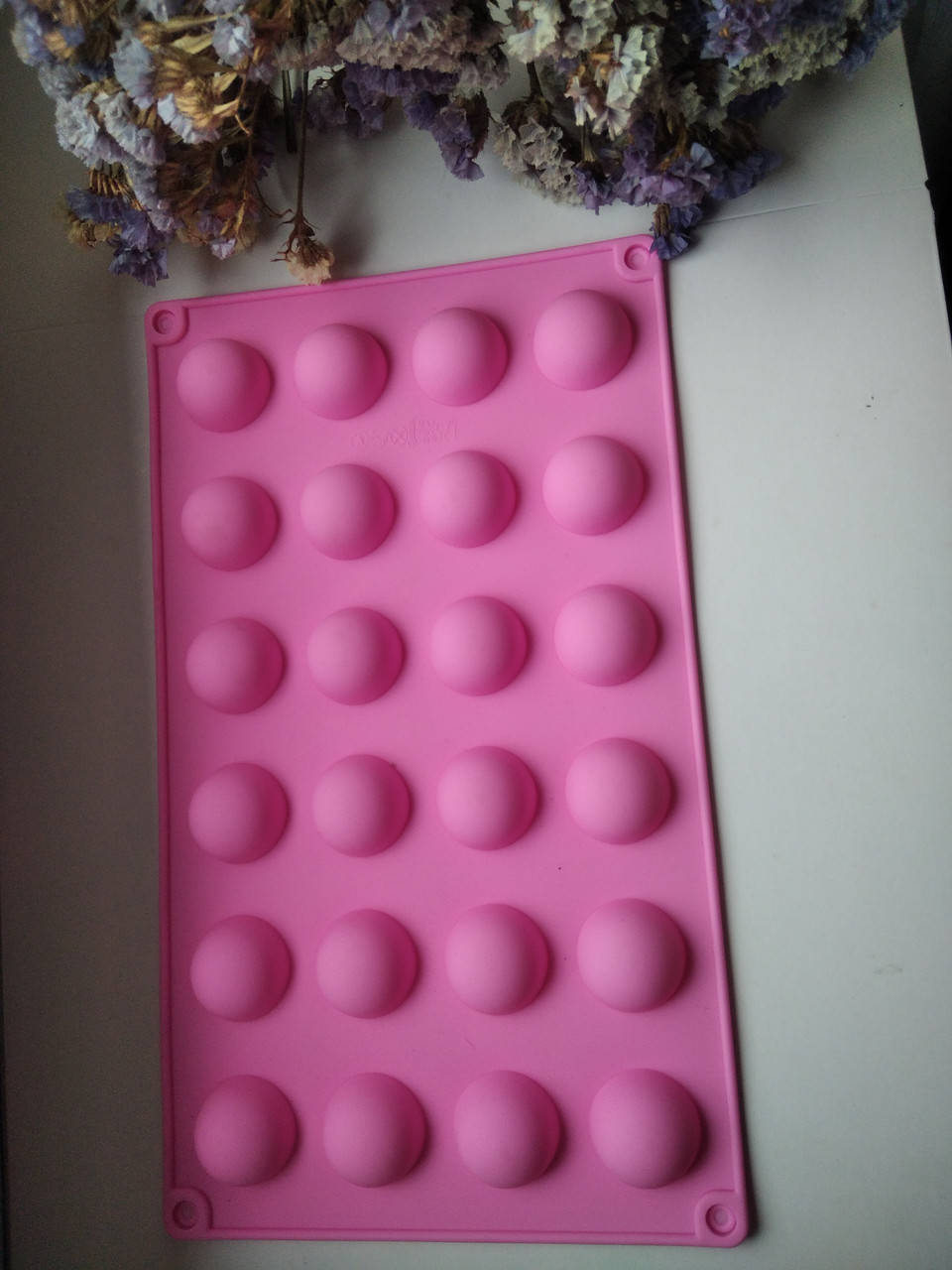 

Форма силиконовая полусферы маленькие, 24 ячейки (2.9 см)