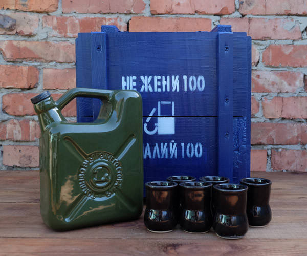 

Не жени 100 а налий 100 - бутылка-канистра "Заправка настоящих мужчин" в деревянном ящике Дозаправка