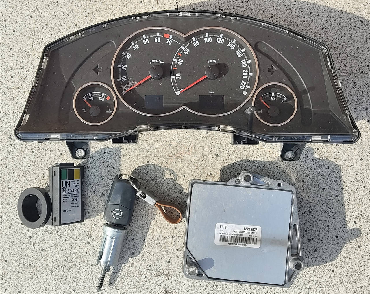 

ЭБУ Блок управления двигателем Opel Meriva A 1.6b Z16XEP 12249823