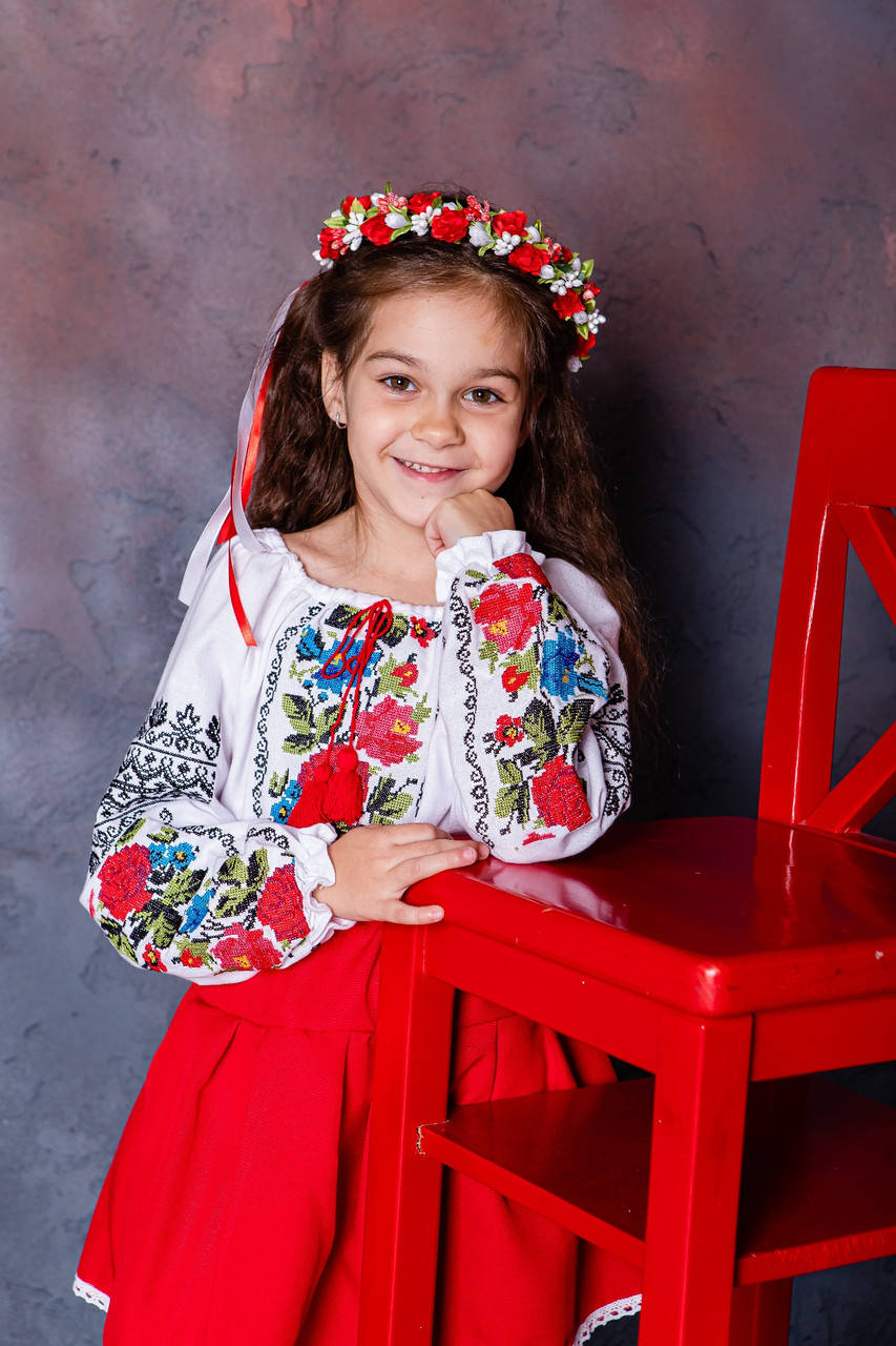 

Вишиванка для дівчинки Класика червона