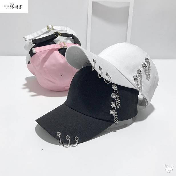 

Кепка с цепочкою, Общее фото