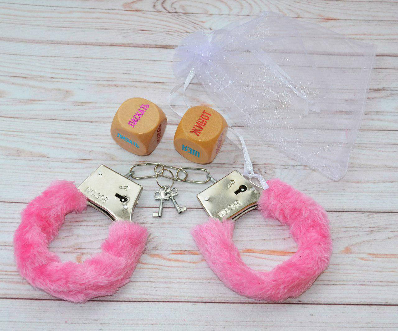 

Набор наручники и кубики Камасутра в подарочном мешочке