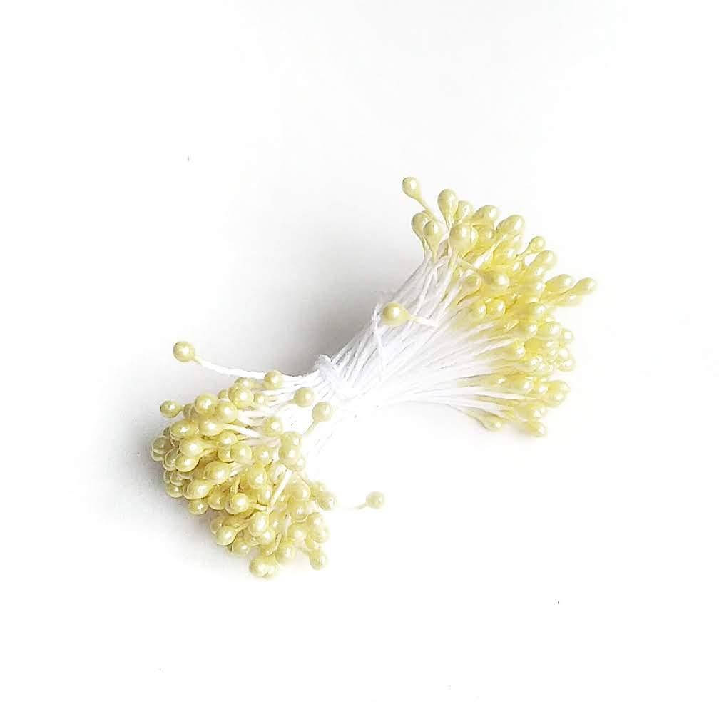 

Тычинки глянцевые на нитке 100 штук(200 головок). Цвет шампань