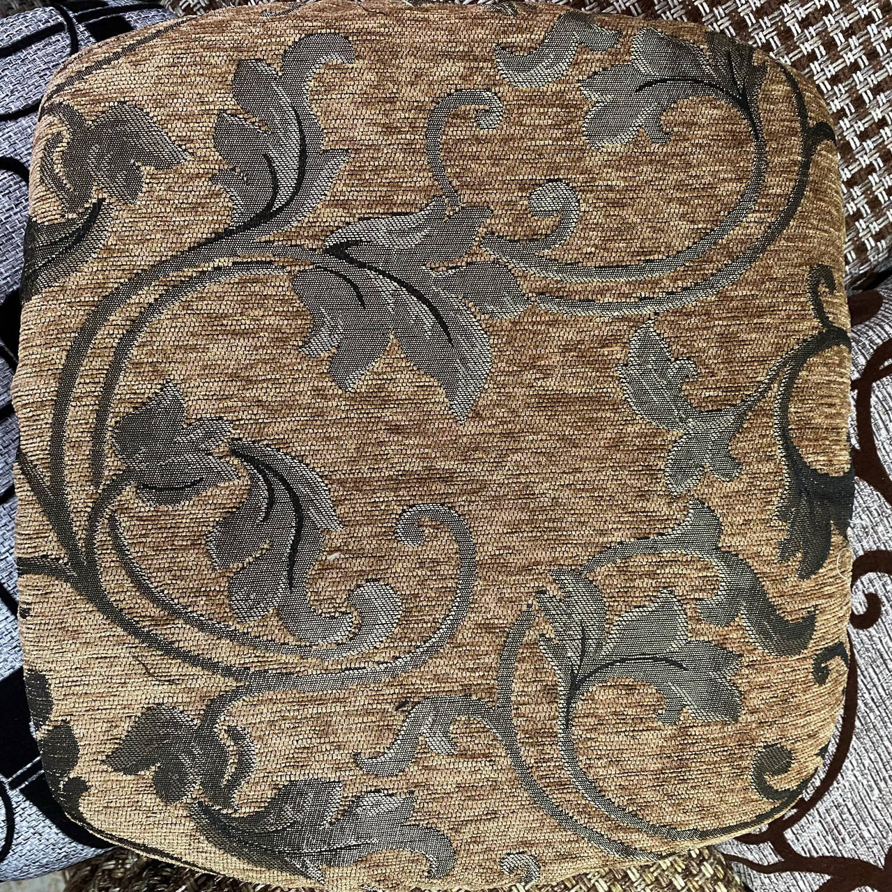 

Чехлы накидки на стульчики и табуретки Комплект 4шт размер табуретки от 30см до 34см. Высокое качество