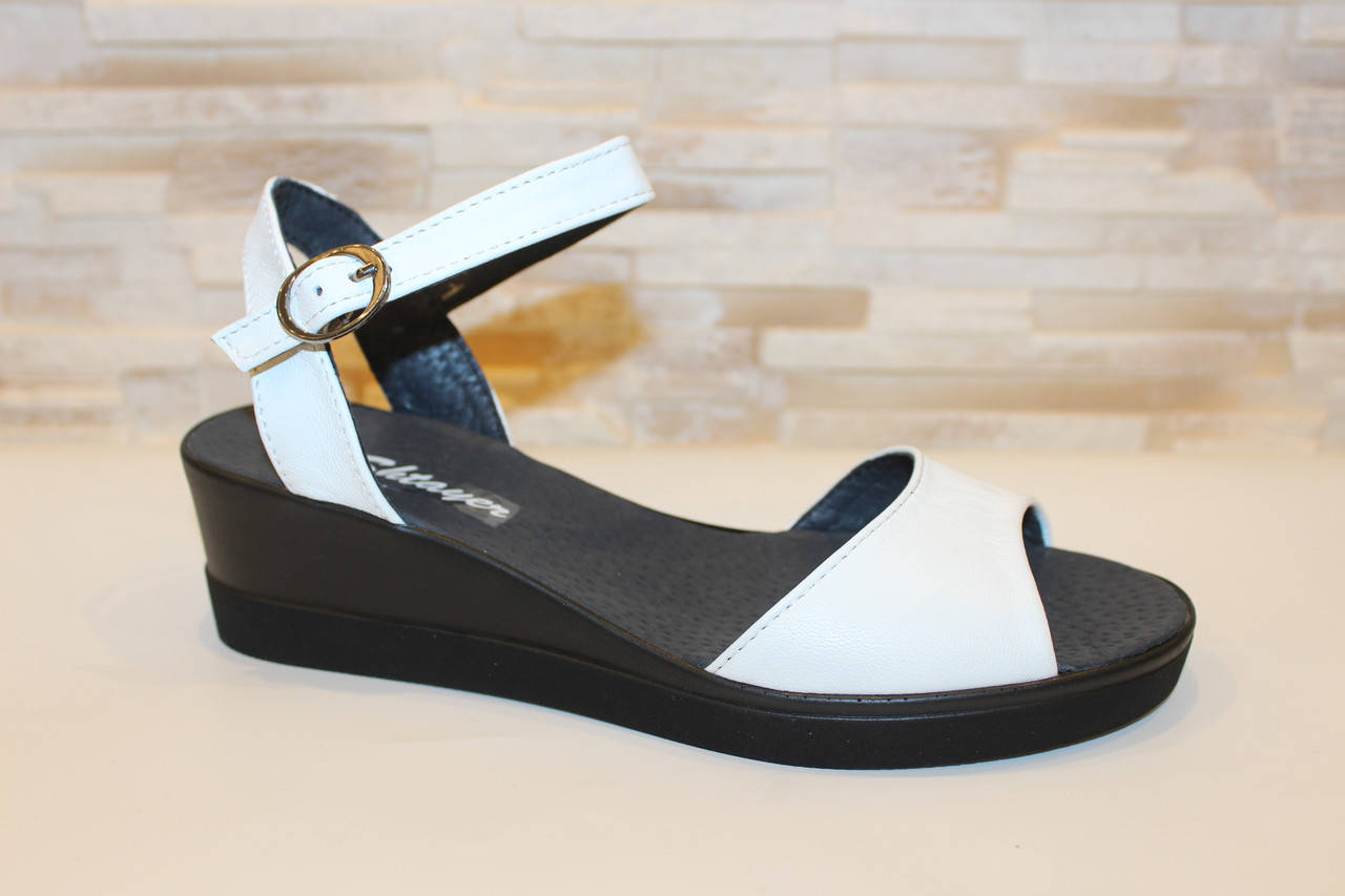 

Босоножки женские белые натуральная кожа на небольшой танкетке Б1298 40