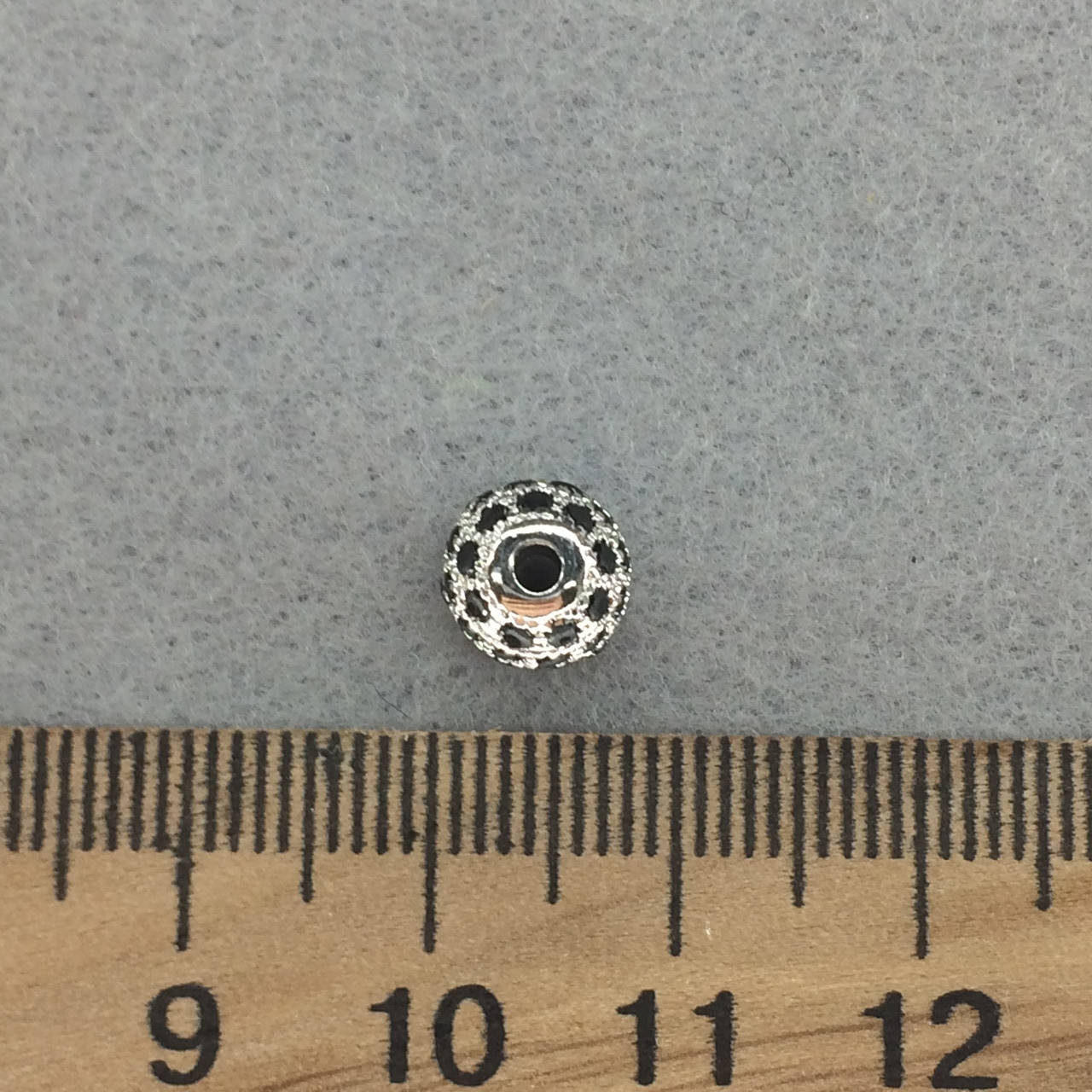 

Бусина 8мм с черными фианитами ( гипоаллергеннный сплав)