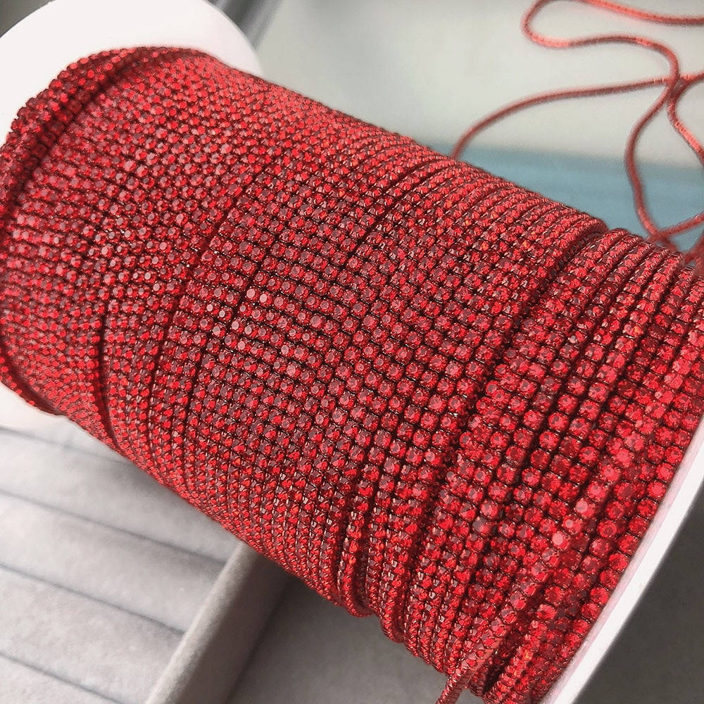 

Стразовая цепочка, цвет красный, ss4,5 (1,6 mm), оправа под цвет страз 1 м.