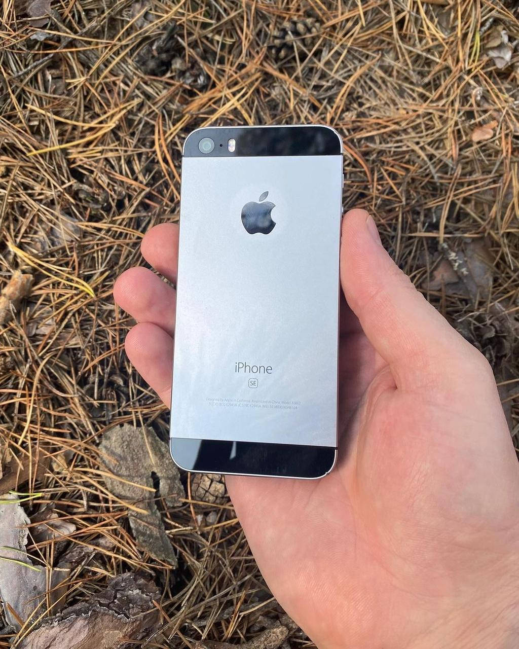 

Смартфон Apple iPhone SE 16GB Neverlock Оригінал, Grey