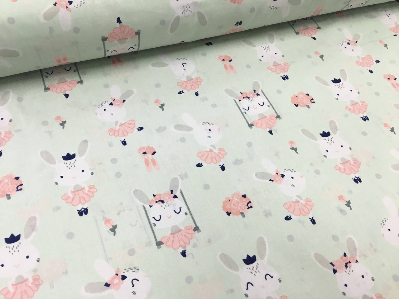 

Польская хлопковая ткань "кролики балерины на светло-мятном", Разные цвета