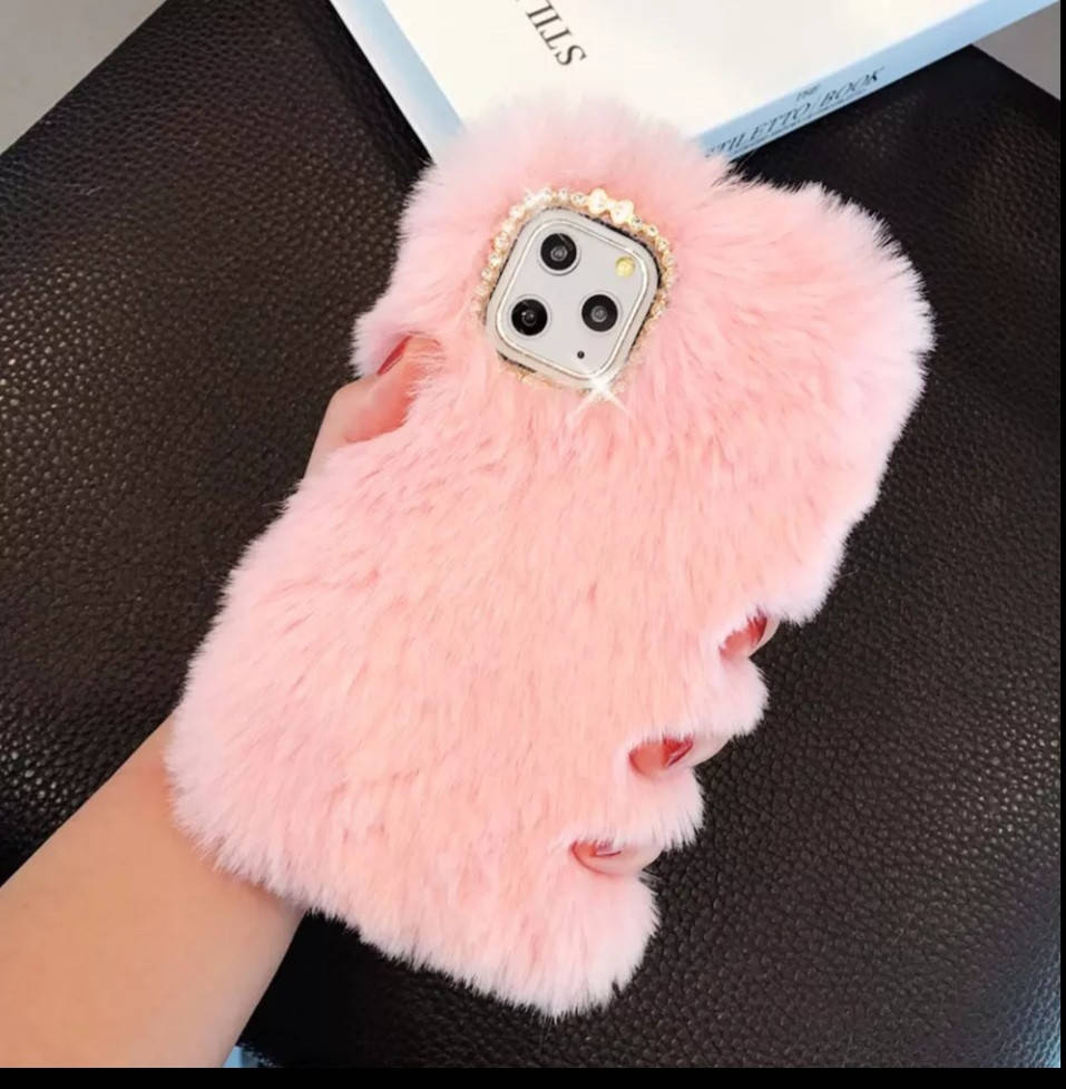 

Чехол меховый для iPhone 11 розовый