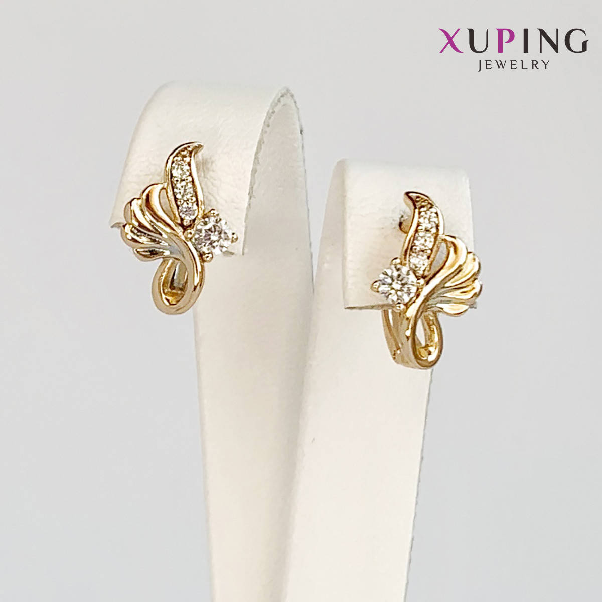 

Серьги Xuping, размер 14х9 мм, белые фианиты (куб. цирконий), вес 3 г, позолота 18K, ХР01054 (1)
