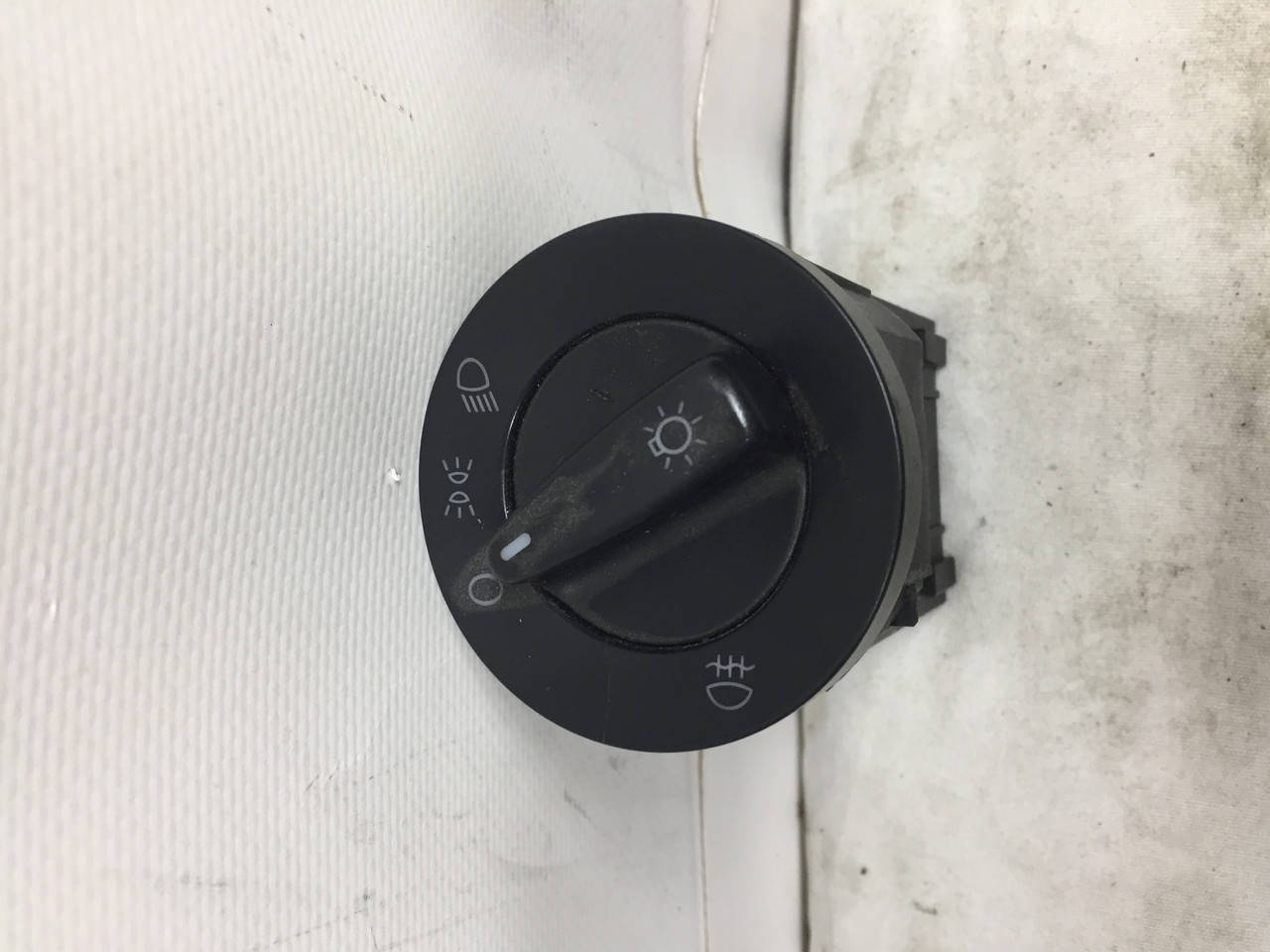 

Переключатель света 1C0941531 VAG VW GOLF IV VW BORA VW PASSAT B5