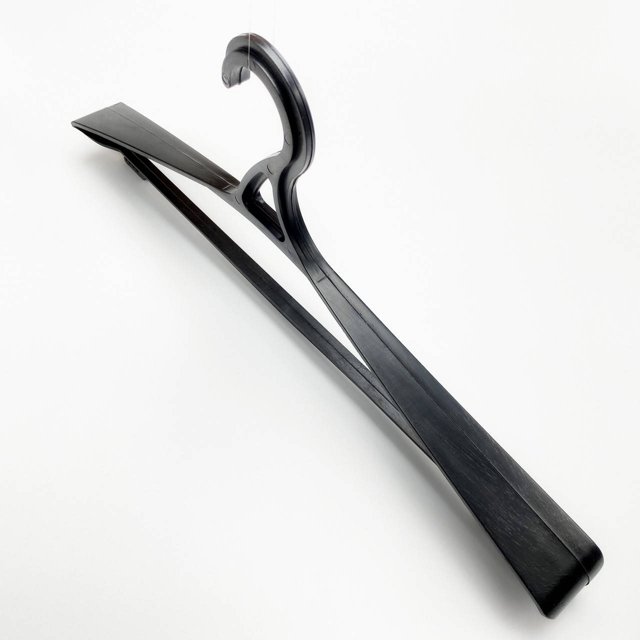 

Плечики вешалки пластмассовые черного цвета широкие, длина 480 мм, Черный