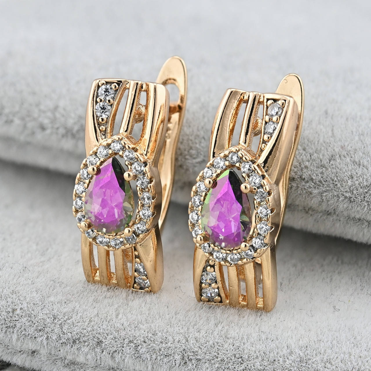 

Серьги Xuping 35308 размер 17х6 фианиты цвета мистик мм вес 3.0 г позолота 18К