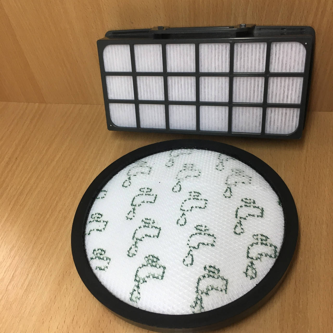 

Набор фильтров Rowenta ZR006001 Hepa + круглый для пылесоса X-Trem Power Cyclonic RO6963, RO6984, RO72..