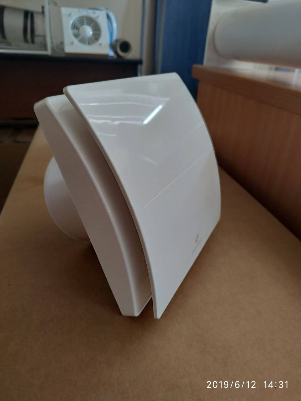 

Вентилятор с датчиком влажности и таймером 100мм Aerauliqa (Италия)., Белый