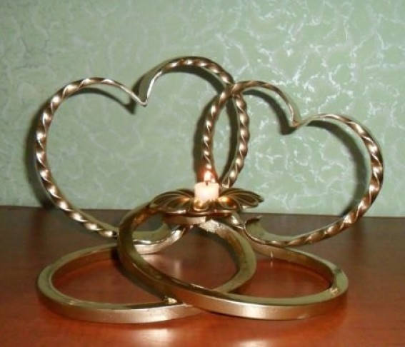 

Подсвечник-сердца кованый