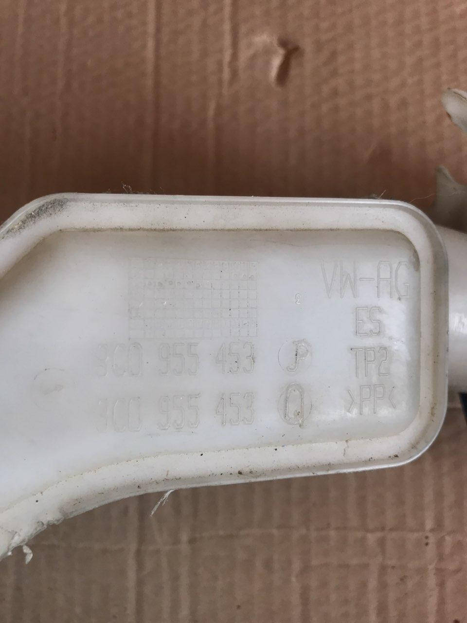 

Бачок омывателя стекла 3C0 955 453 Passat B6 2.0TDI запчасти б\у