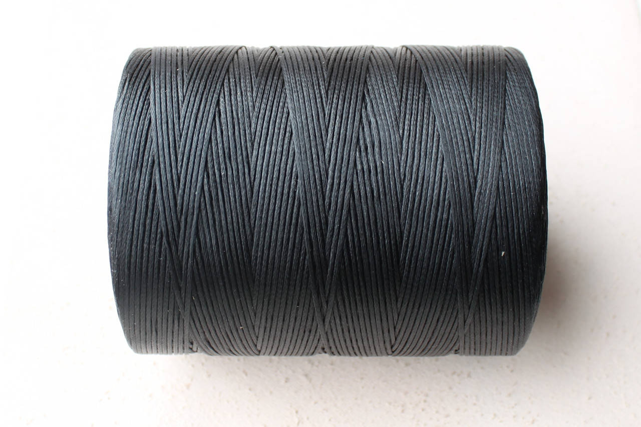 

Нитка вощёная плоская, толщина - 1 мм, цвет - черный, 500 метров, артикул СК 5022