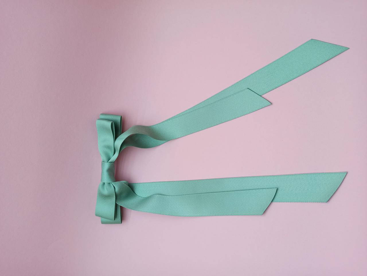 

Бант для волос атласный зеленый на заколке, Зелёный