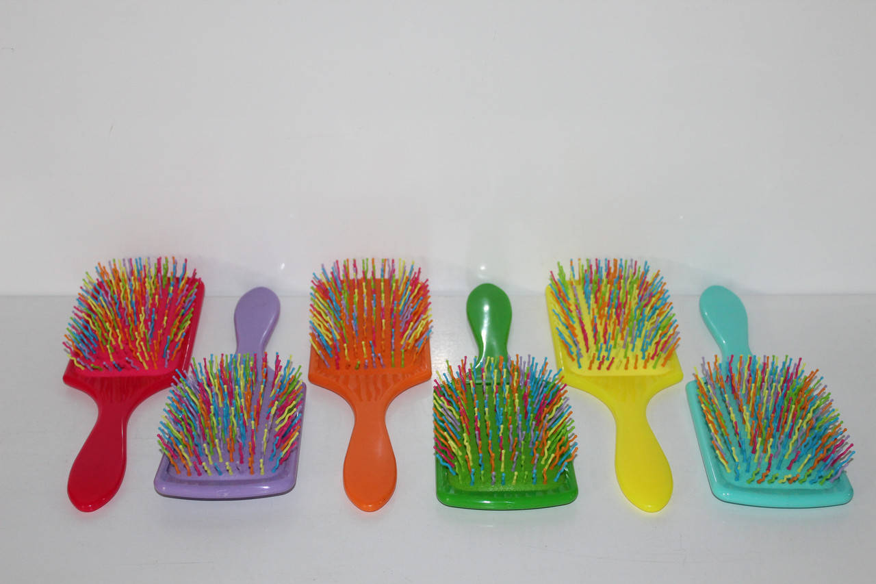 

Расческа массажная квадратная цветная большая