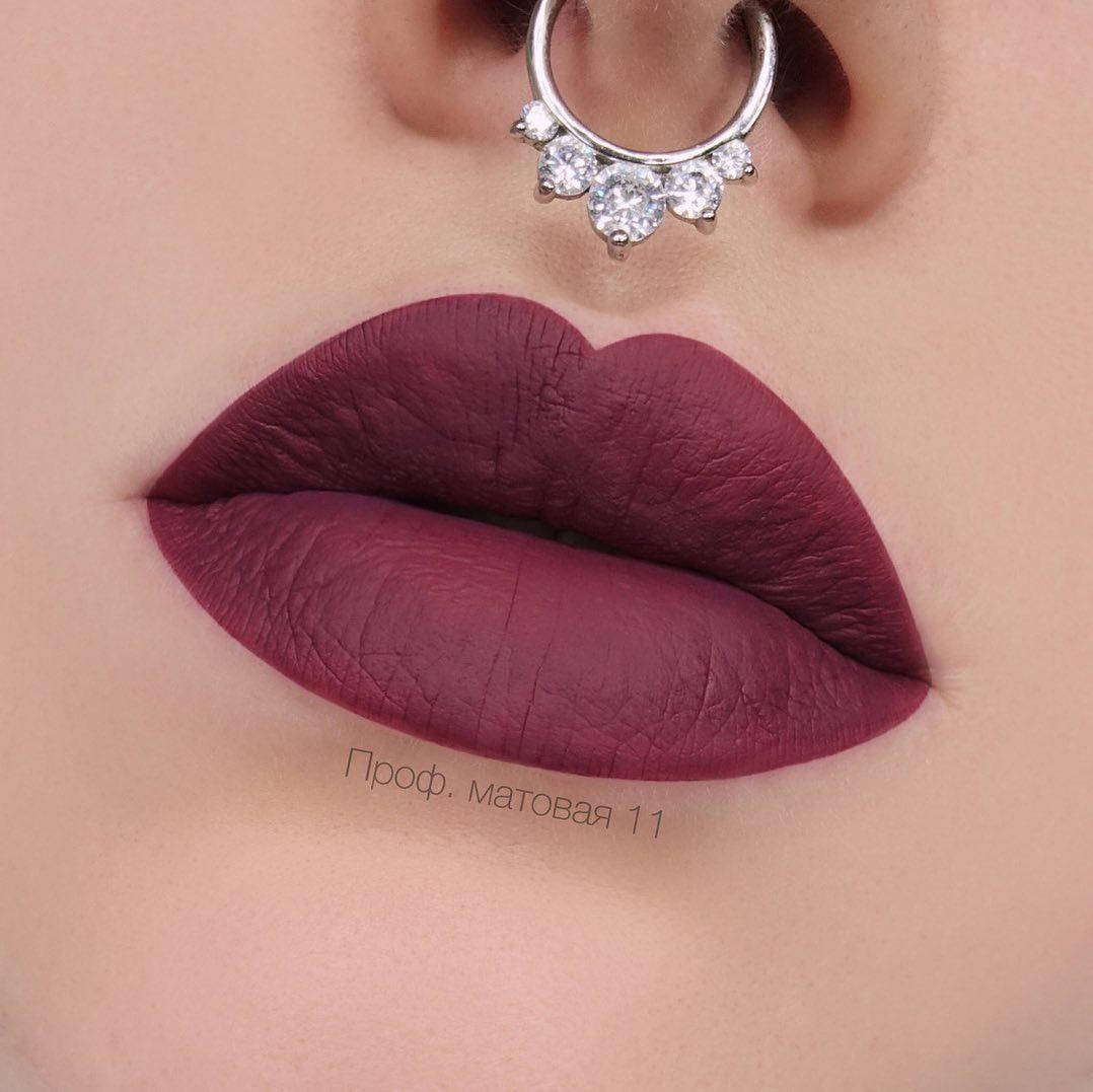 

Профессиональная суперстойкая матовая помада Aden № 11