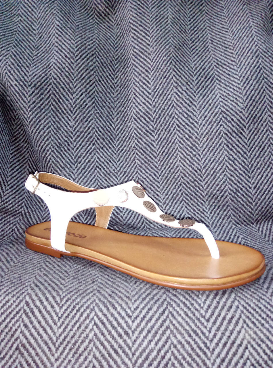 

Женские босоножки без каблука Evromoda белые через палец,