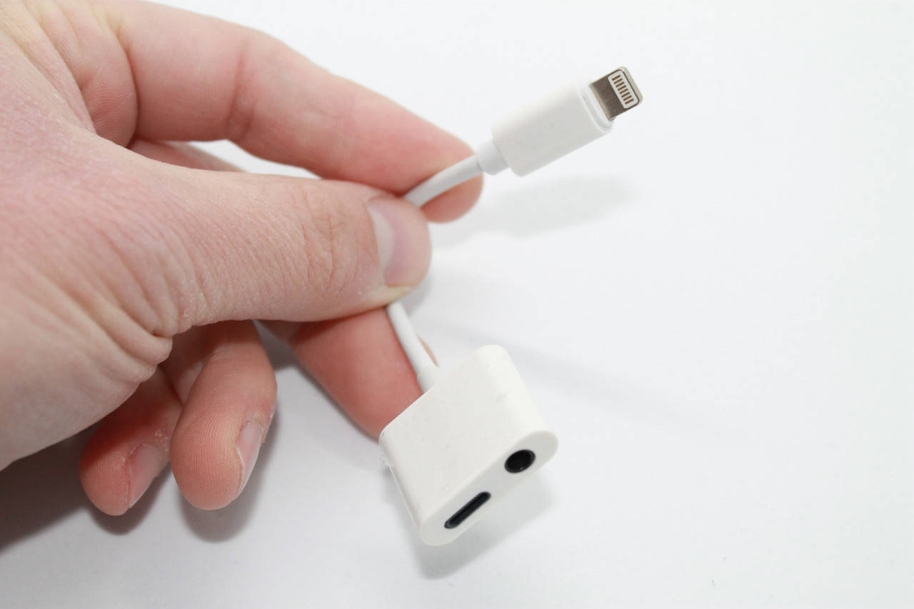 

Адаптер для Iphone с Lightning на аудио 3.5 мм наушники и питание Переходник Apple AUX