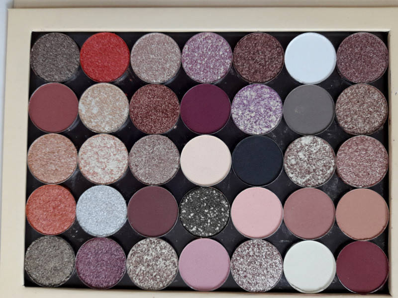 

Палетка теней для век 35 оттенков Huda Beauty Retrograde Merkury