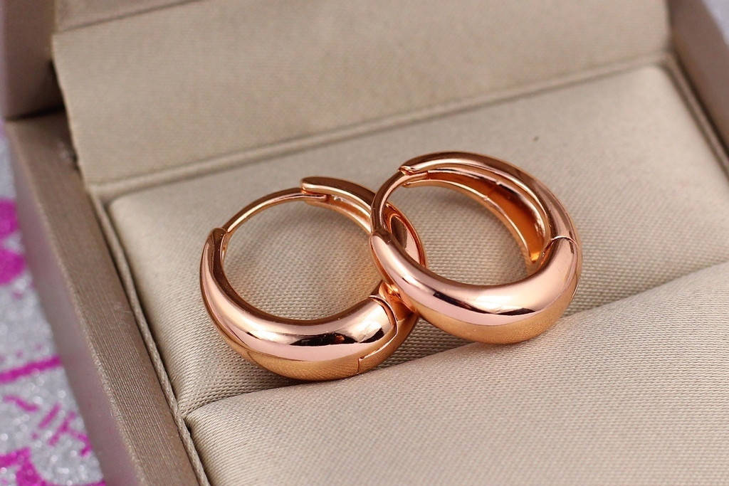 Серьги Xuping Jewelry колечки в форме капли к верху зауженые 1.8 см золотистые