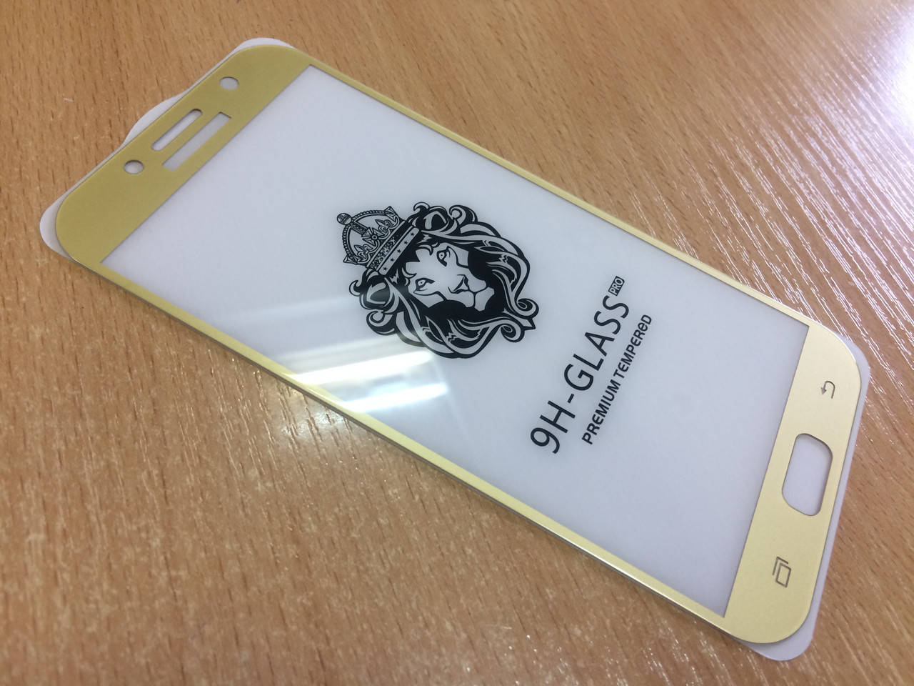 

Защитное стекло полноклеющееся с золотой рамкой для Samsung Galaxy A7 2017/A720