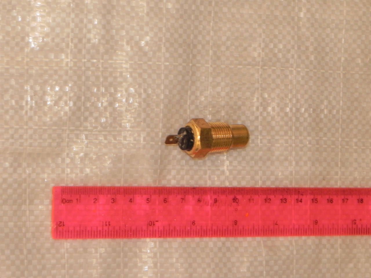 

Датчик температуры охлаждения жидкости (ТМ-100) Камаз,Зил,Маз,Урал (Китай)