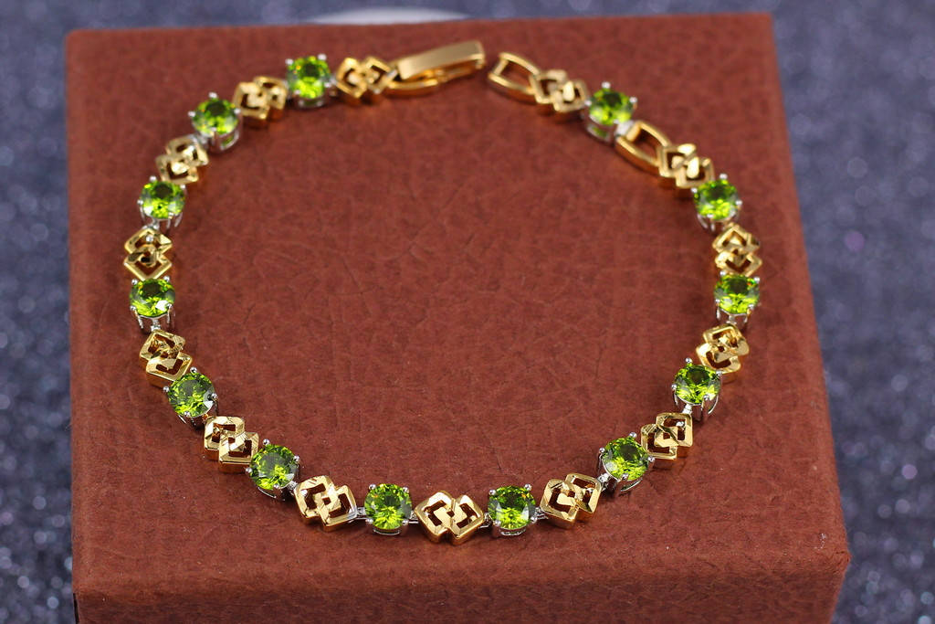 

Браслет Xuping Jewelry изумрудные камни с ромбическим узором с родием 20 см 5 мм золотистый