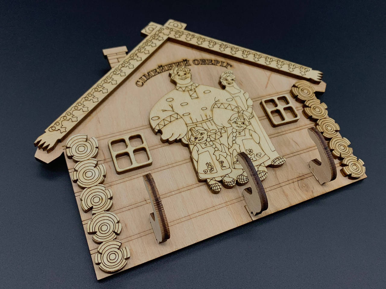 

Ключницы из фанеры. "Семейный оберег". 18х14см