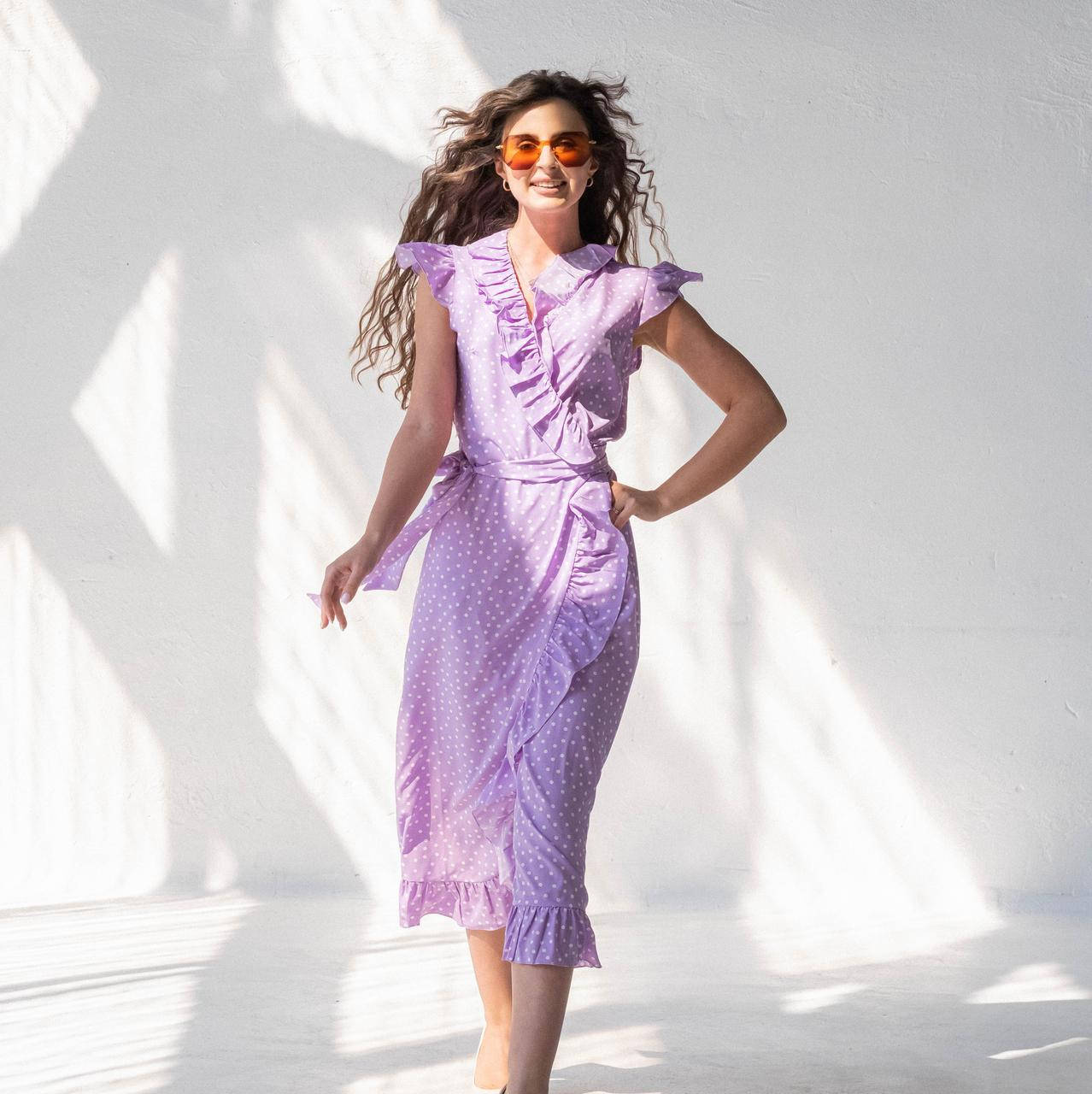 

Женское платье в горошек лаванда на запах миди М-L