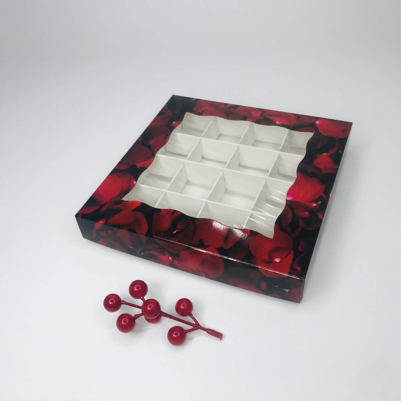 

Коробка для конфет и подарков, 200*200*30 мм, с окном, "Лепестки роз"