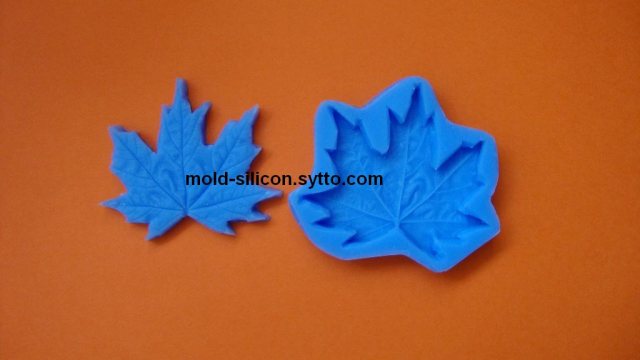 

Силиконовый вайнер "Лист клена"