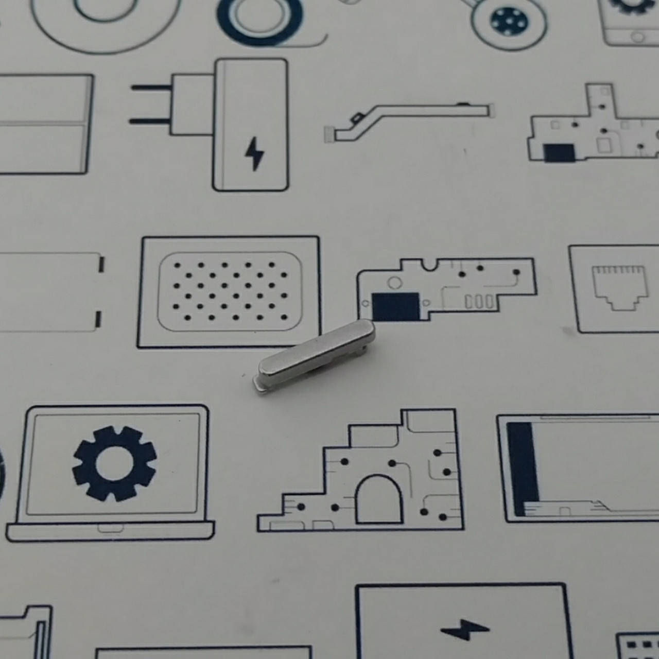 

Кнопка включения S1LA40 SILVER Сервисный оригинал с разборки