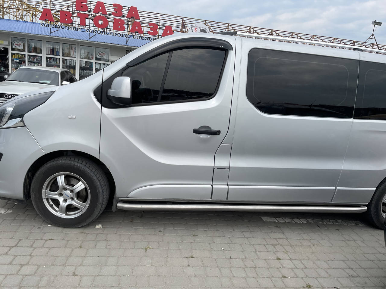 

Дефлекторы окон (ветровики) OPEL VIVARO II 2014 -> 2шт (HIC)