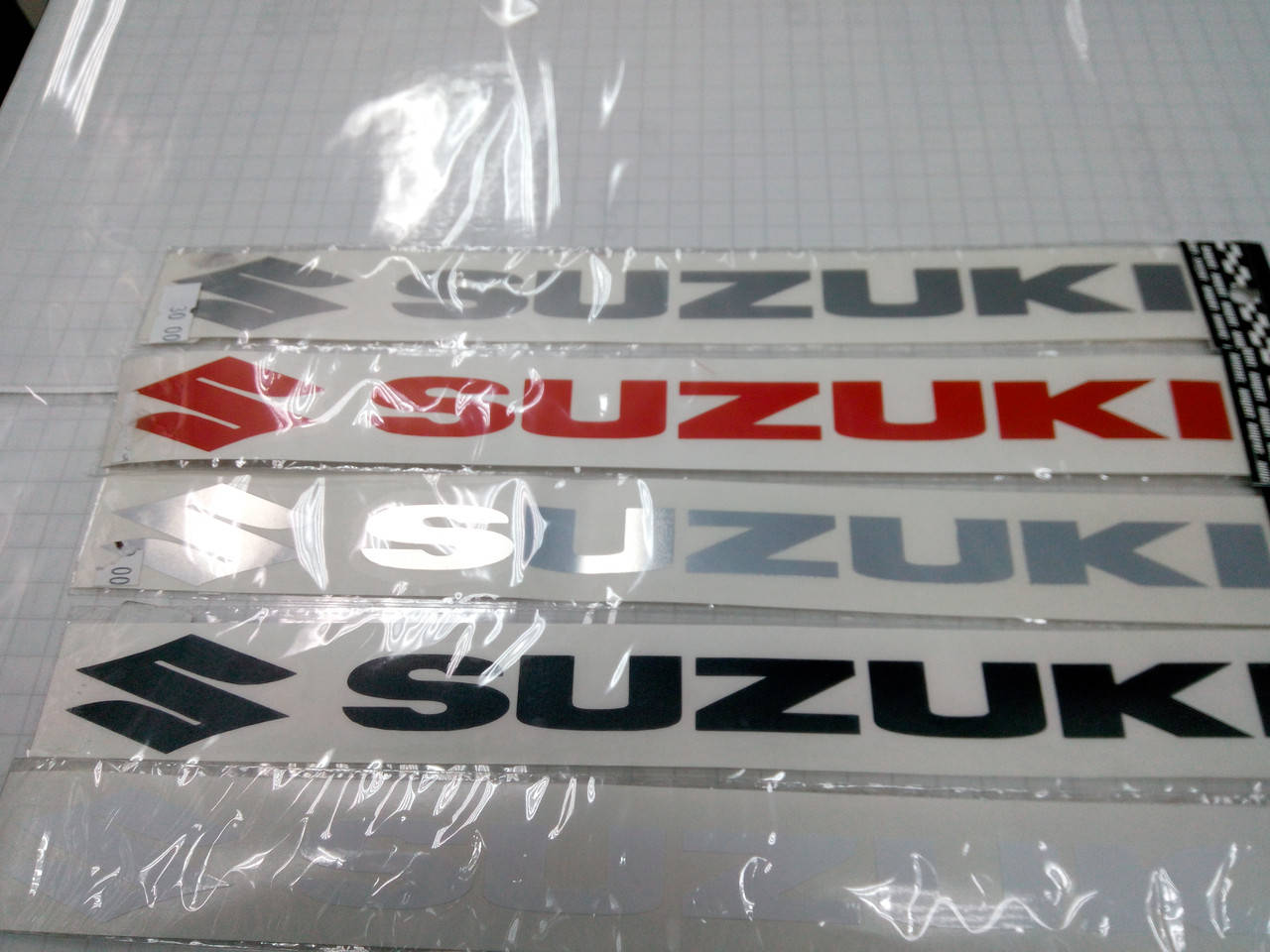 

Виниловые наклейки SUZUKI 30х3 см
