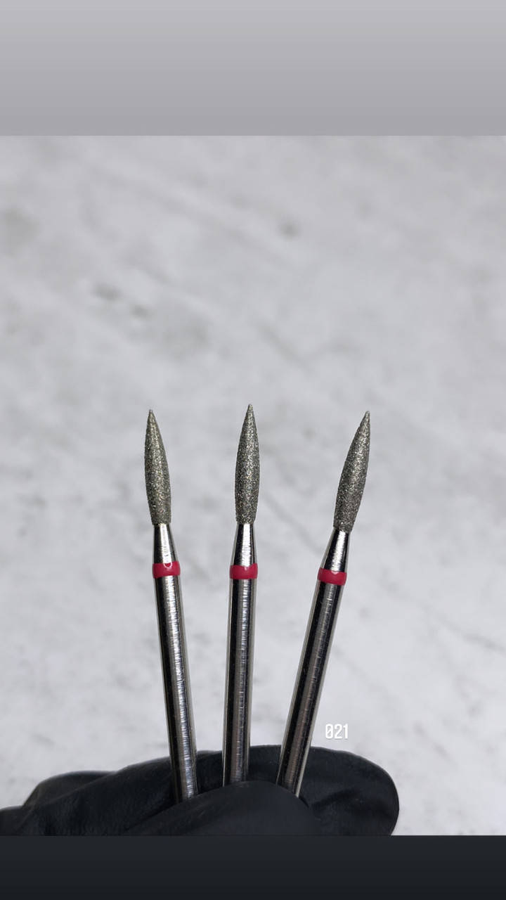 

Алмазная фреза для маникюра Пламя 021 красное удлиненное (острый носик), Красный