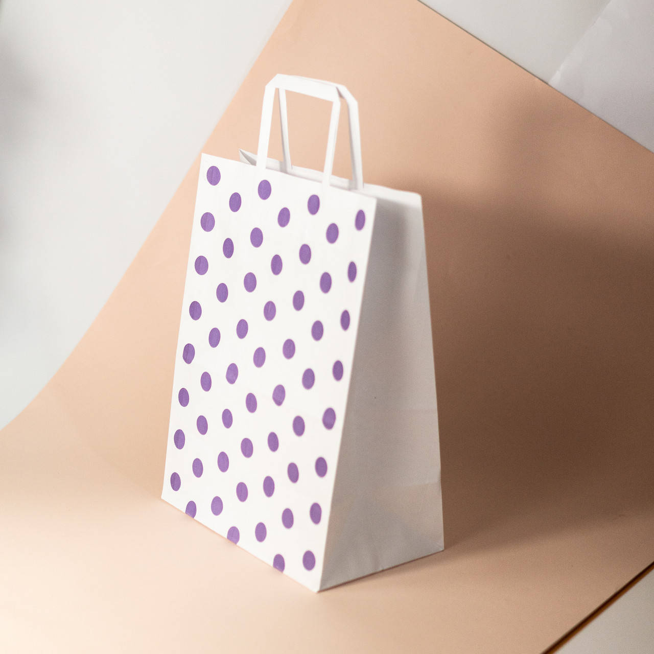 

Подарочные пакеты  большой бумажный пакет с рисунком сиреневый горох Крафт пакет плоскими ручками, Белый