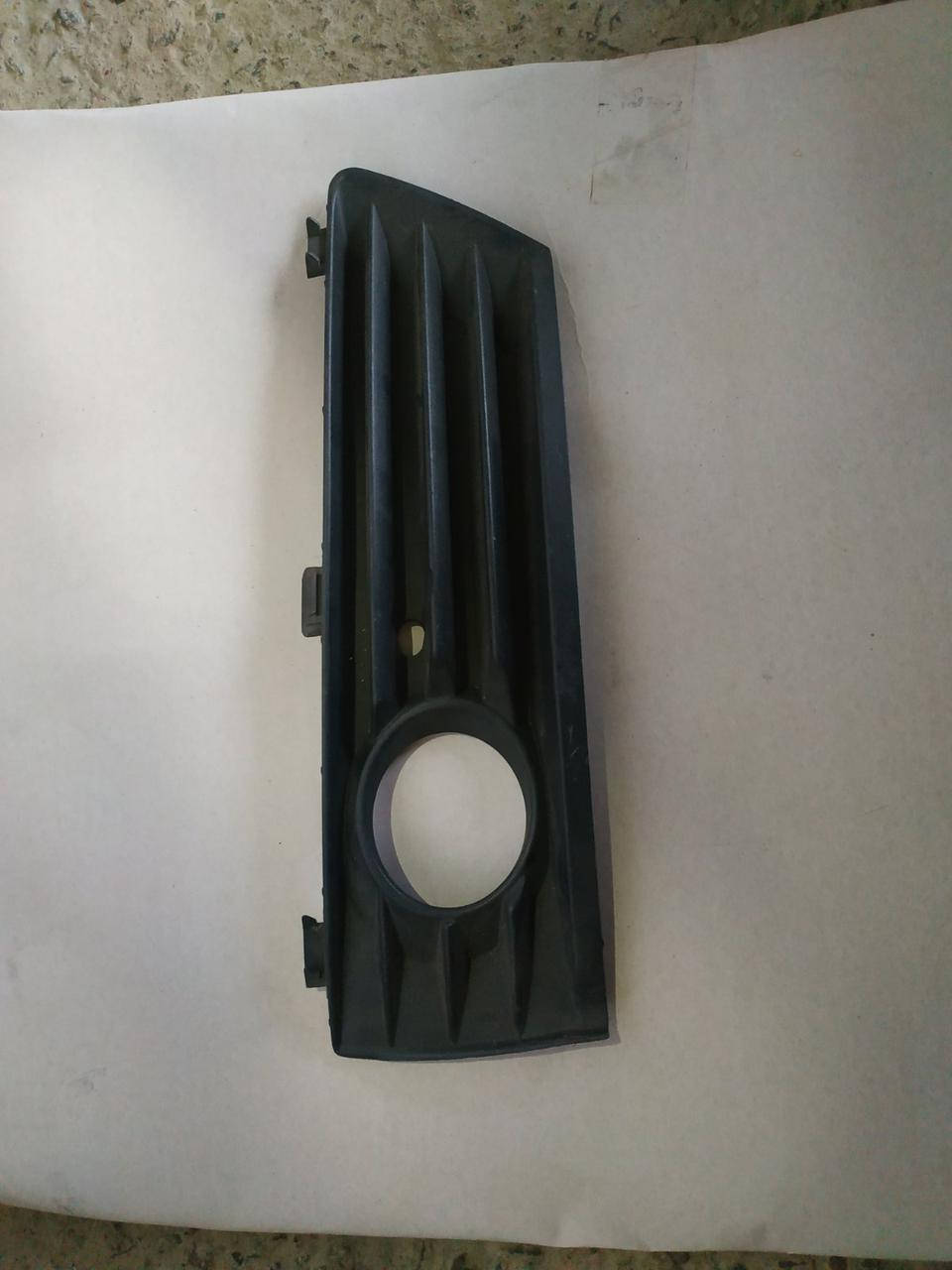 

Решітка ліва бампера Opel Zafira b GM 13124989