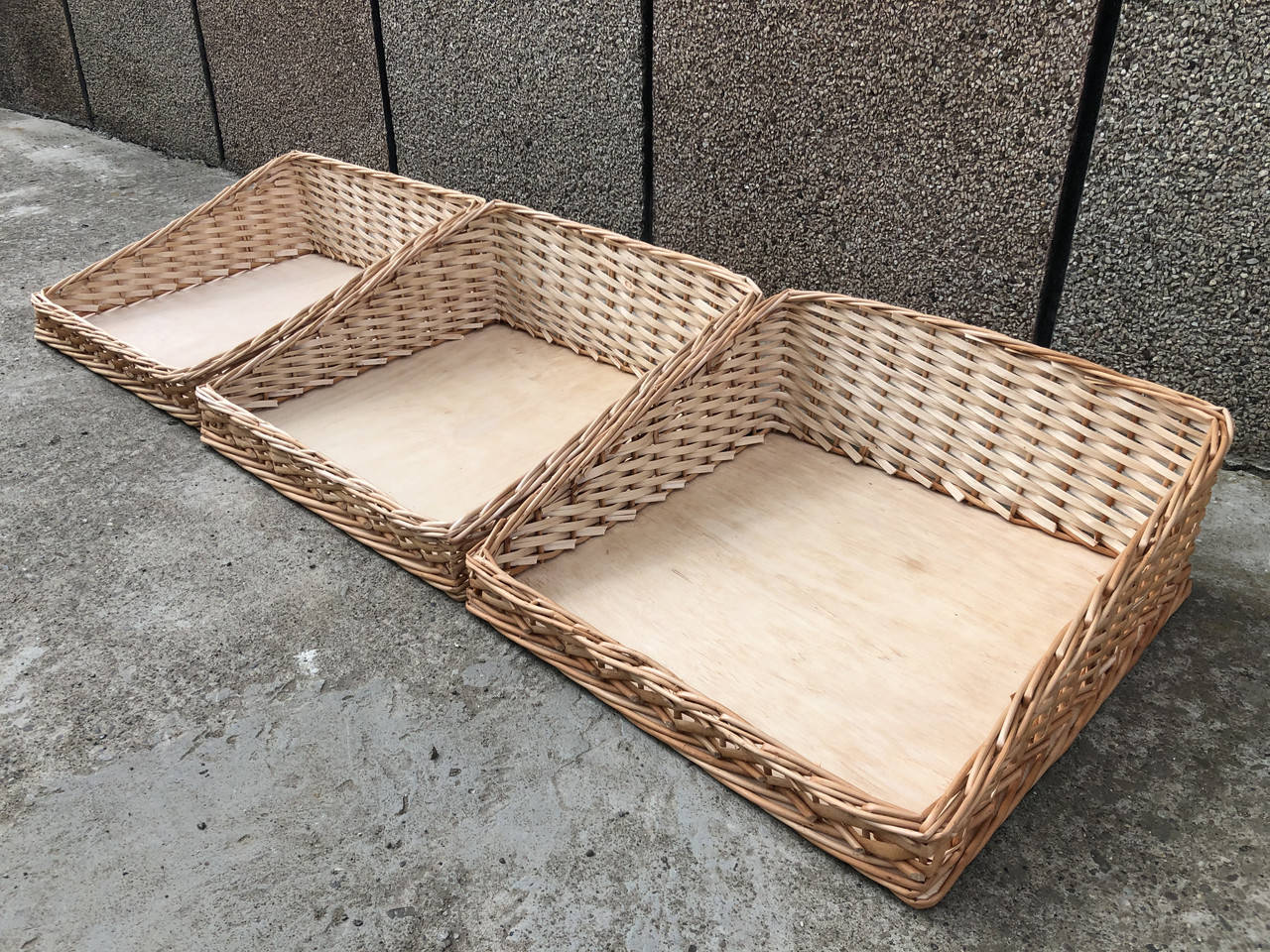 

Торговий плетений лоток 35x35 вис.15x5 см.