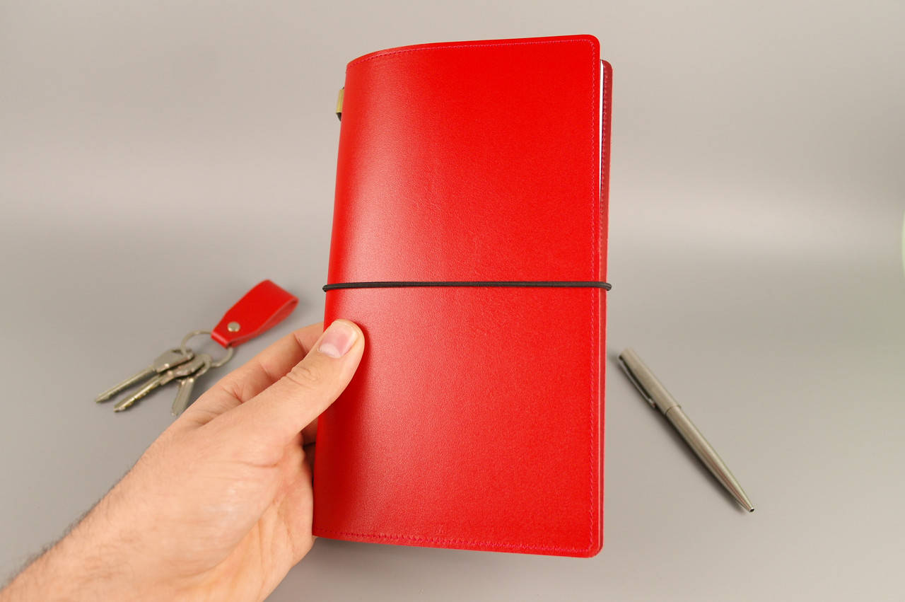 

Блокнот (красная гладкая кожа)