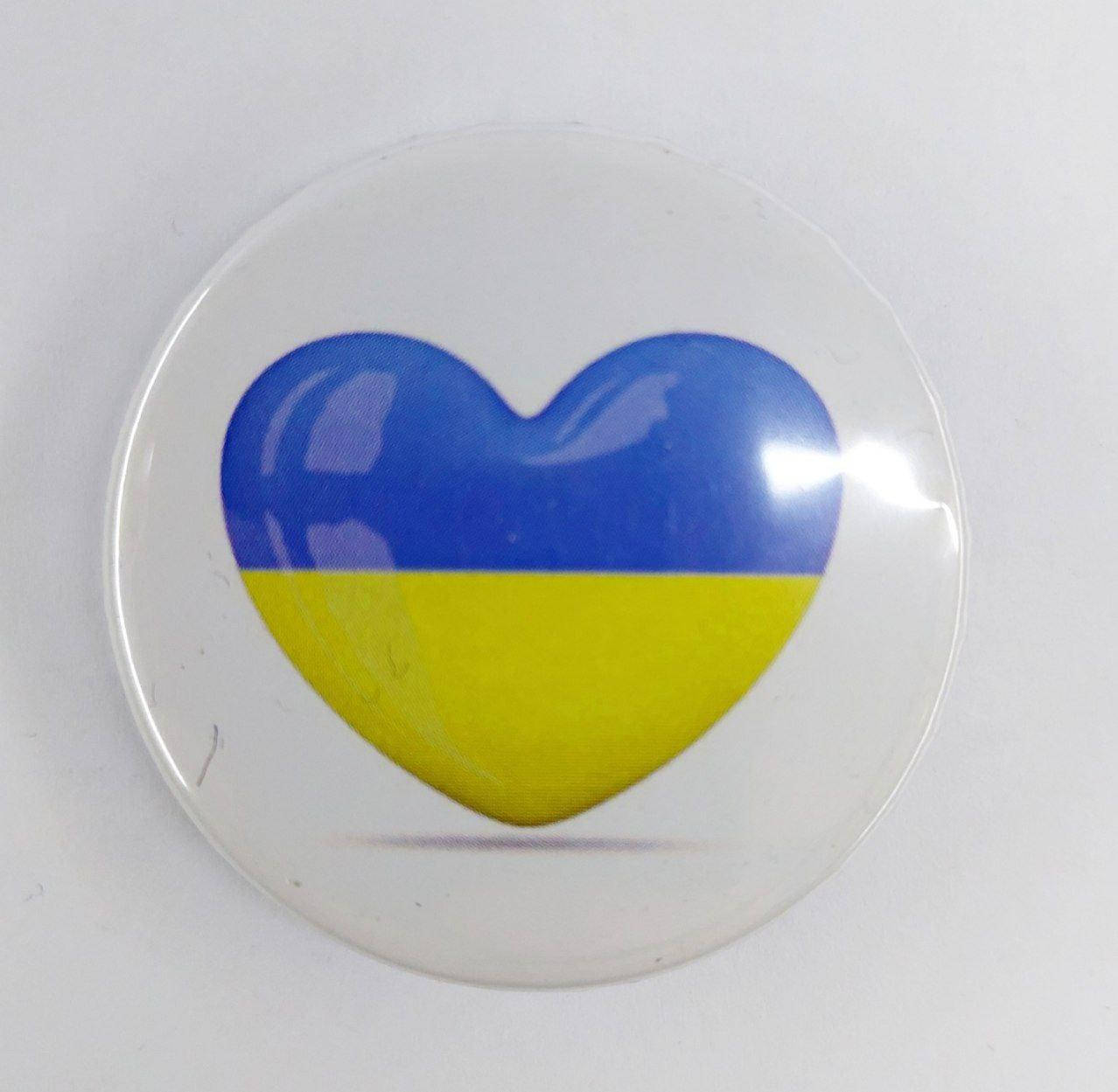 

Значок круглый металлический Сердце Украина, 43 мм