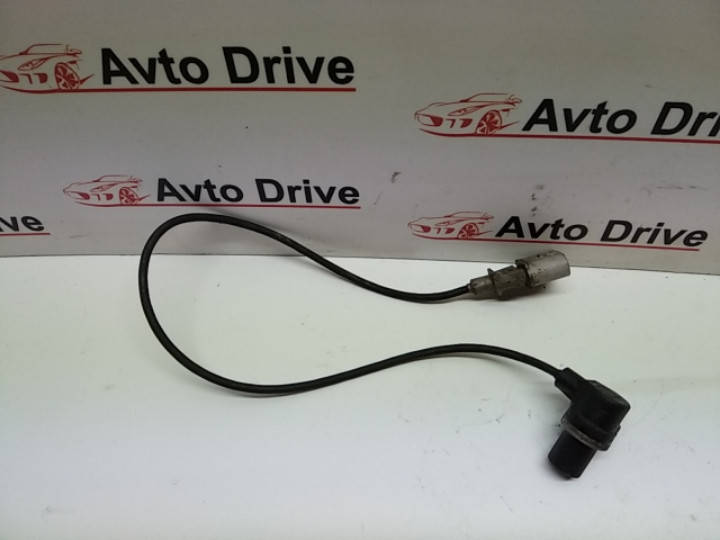 

Датчик положения коленвала Audi A4 A6 Volkswagen Skoda 0261210148 / 0281002223